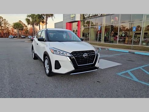 Used 2022 Nissan Kicks S image 19