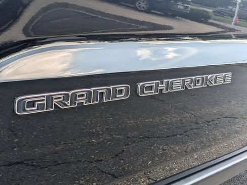 Used 2017 Jeep Grand Cherokee Limited AWD/4WD image 10
