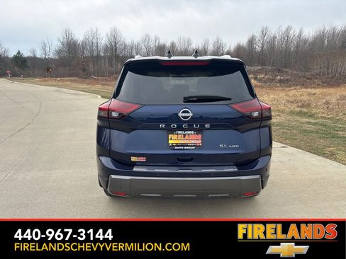 Used 2025 Nissan Rogue SL w/ Tech Package image 4