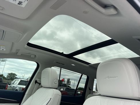 New 2025 Buick Enclave Avenir image 17