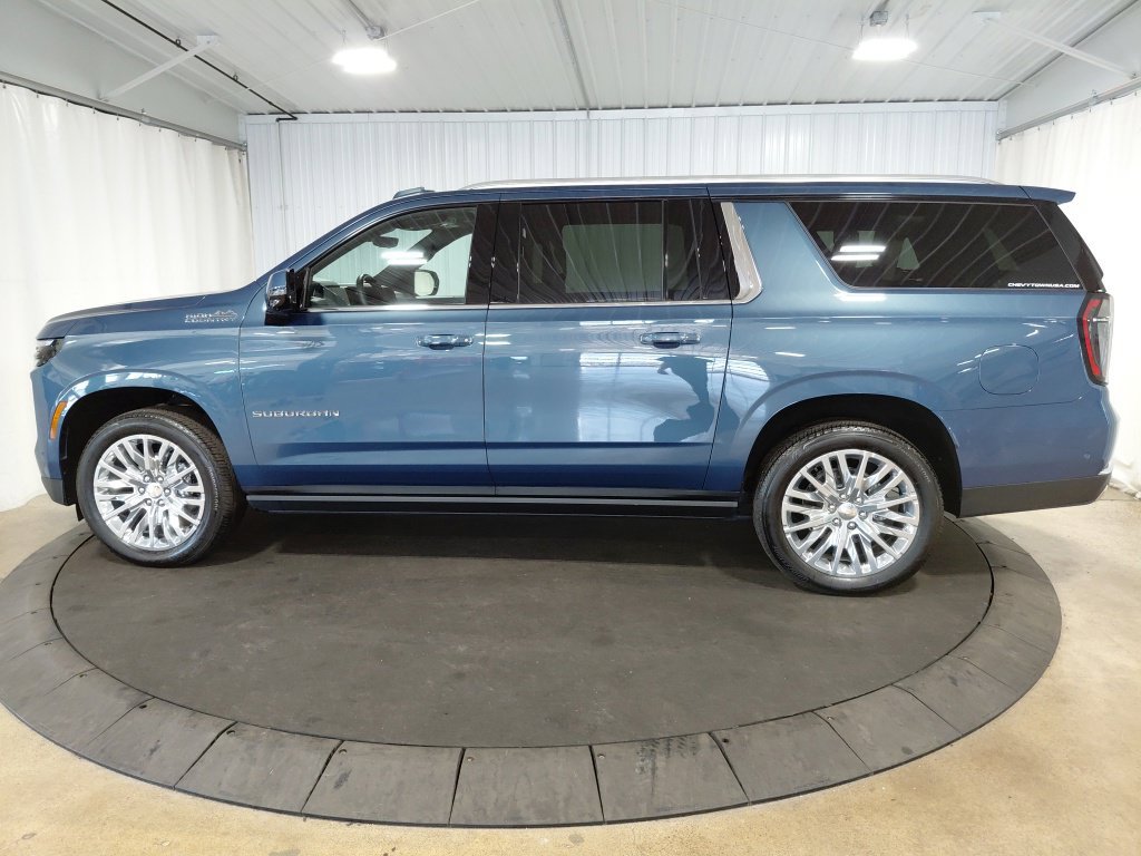 Certified 2026 Chevrolet Suburban High Country AWD/4WD image 2