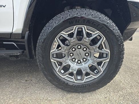 New 2025 GMC Hummer EV 3X image 13