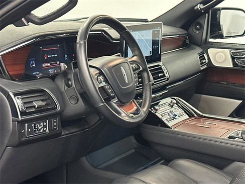 Used 2022 Lincoln Navigator Reserve image 18