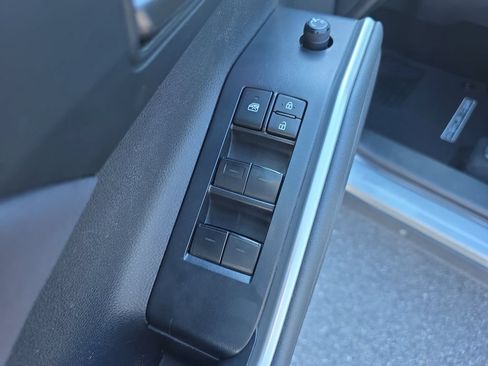 Used 2024 Toyota Highlander LE AWD/4WD image 19