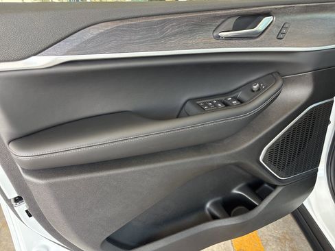 New 2025 Jeep Grand Cherokee L Limited w/ Black Appearance Package image 9