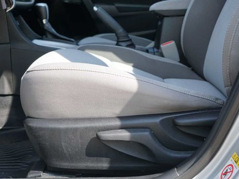 Used 2019 Toyota Corolla LE FWD image 16