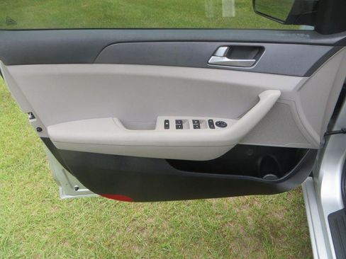 Used 2016 Hyundai Sonata SE FWD image 11
