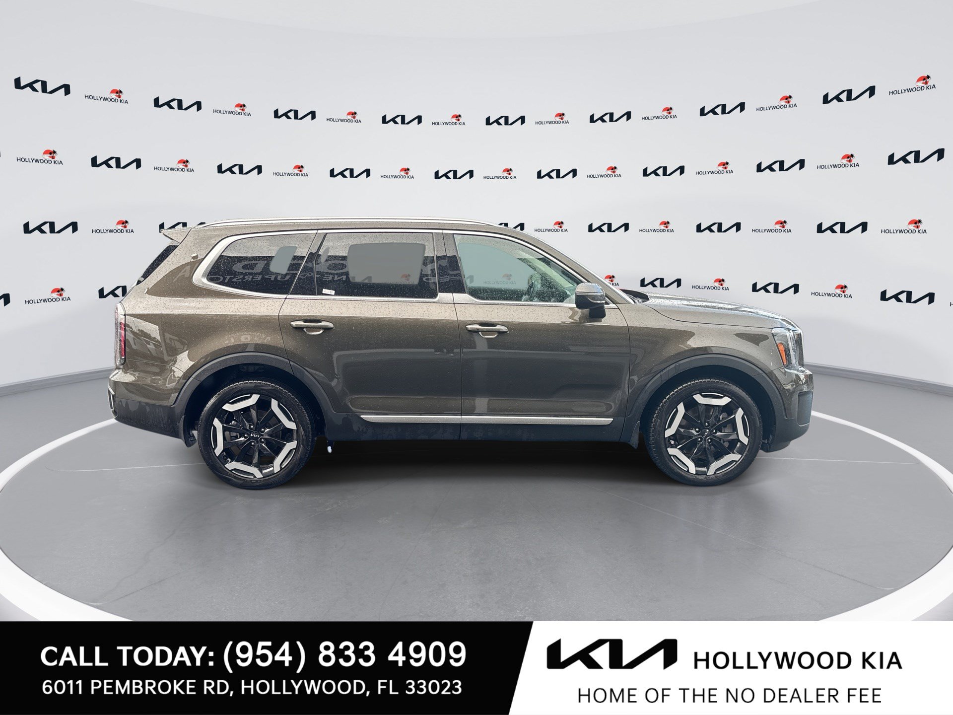 Used 2025 Kia Telluride EX FWD image 9