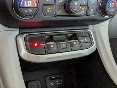 Used 2020 GMC Acadia SLT FWD image 11