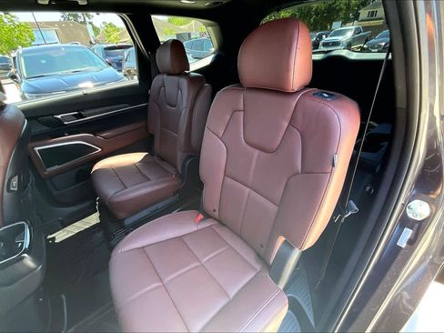 Used 2025 Kia Telluride SX w/ SX Captain's Chair Package FWD image 35