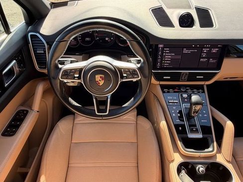 Used 2021 Porsche Cayenne AWD/4WD image 15