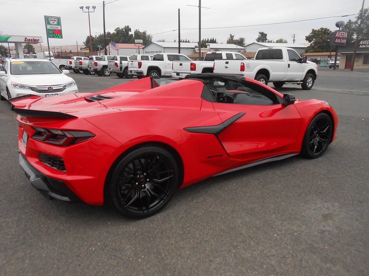 Used 2024 Chevrolet Corvette Z06 RWD image 8