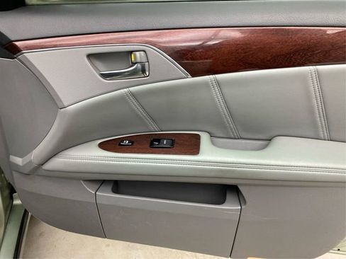 Used 2009 Toyota Avalon Limited image 26