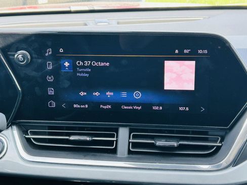 Used 2025 Chevrolet Trax LT FWD image 17