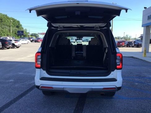 Used 2024 Ford Expedition Limited RWD image 4