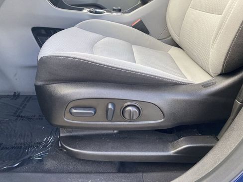 Used 2023 GMC Terrain SLE w/ Driver Convenience Package image 19