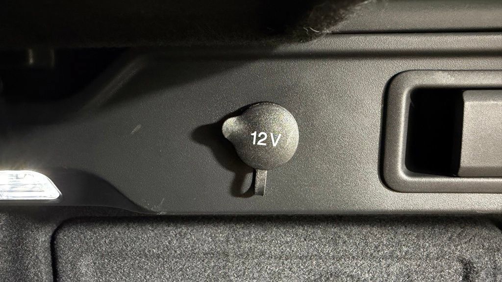 Used 2025 Jaguar F-PACE R-Dynamic S AWD/4WD image 11
