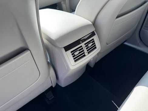 Used 2011 Toyota Venza AWD w/ Convenience Pkg image 16