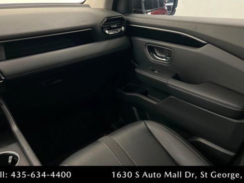 Used 2023 Honda Pilot Touring image 10