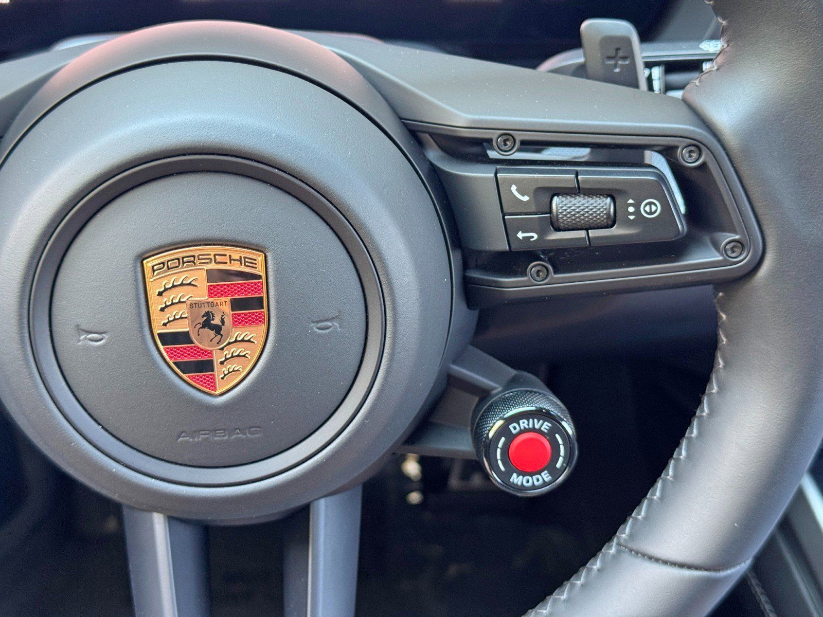 Used 2025 Porsche 911 Carrera w/ Premium Package RWD image 22