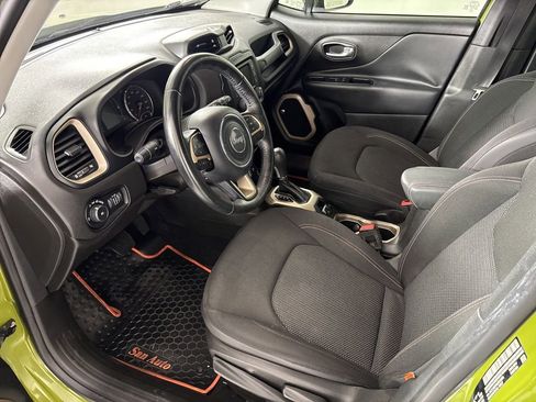Used 2016 Jeep Renegade 75th Anniversary FWD image 26