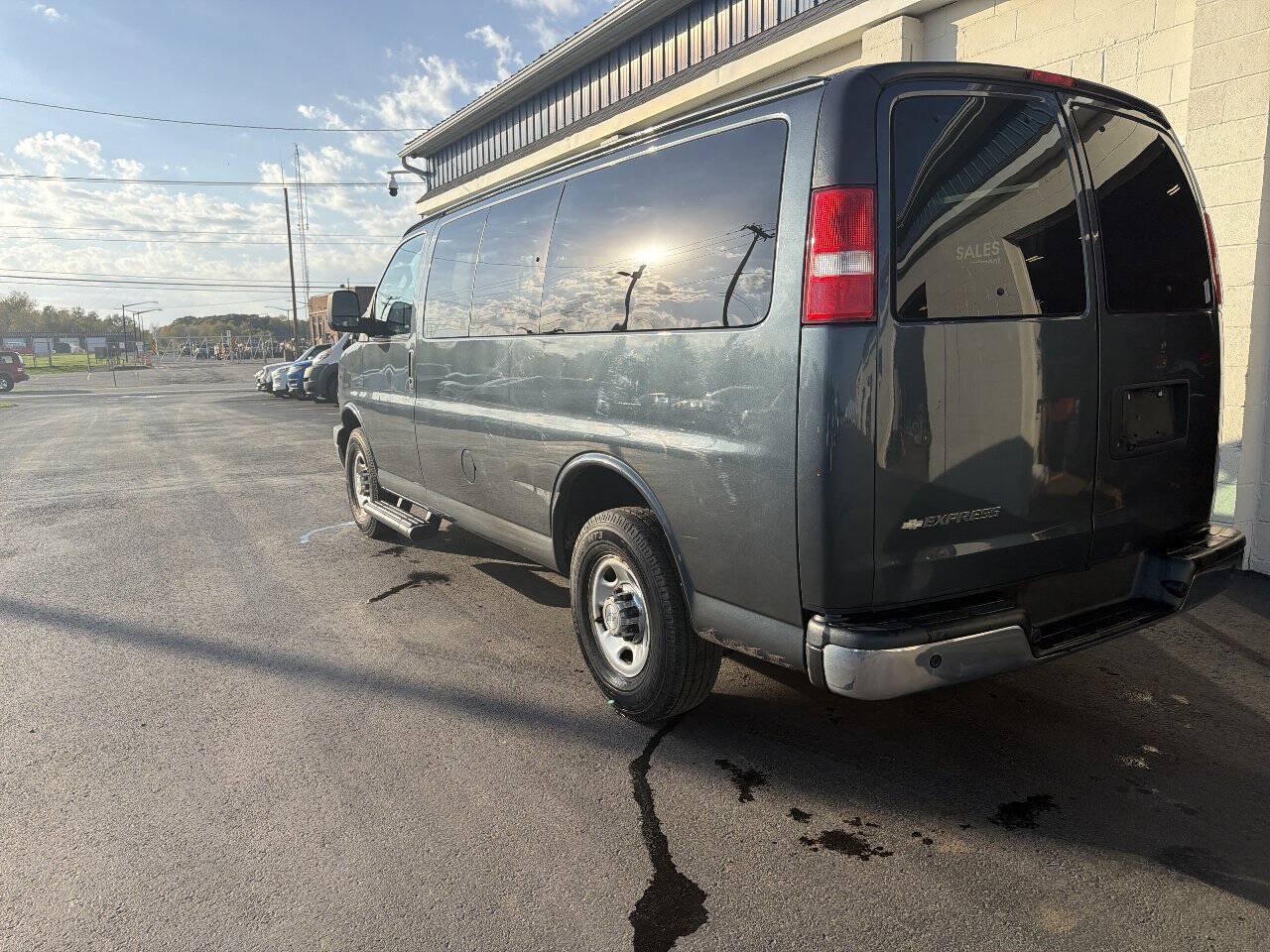 Used 2019 Chevrolet Express 2500 LT w/ LT Preferred Equipment Group RWD image 7