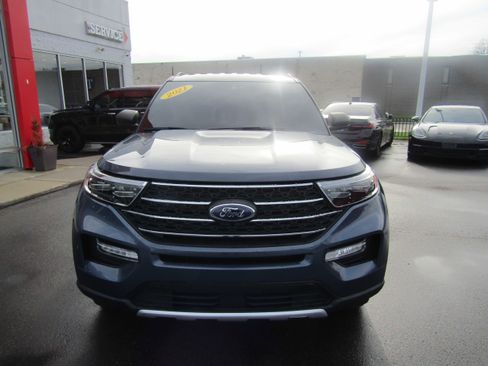 Used 2021 Ford Explorer XLT w/ Equipment Group 202A image 4