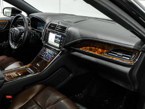 Used 2018 Lincoln Continental Reserve FWD image 17