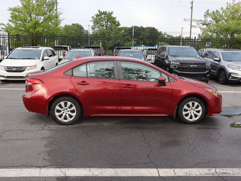 Used 2022 Toyota Corolla LE FWD image 11