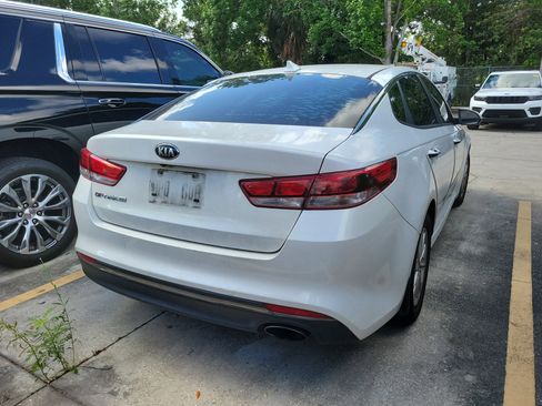 Used 2017 Kia Optima LX FWD image 3
