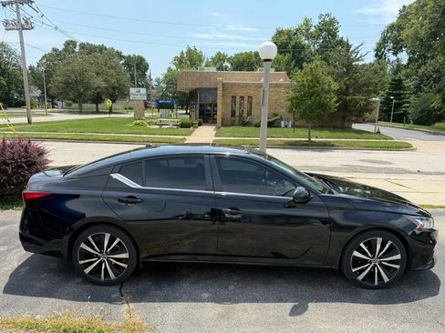 Used 2022 Nissan Altima 2.0 SR FWD image 2