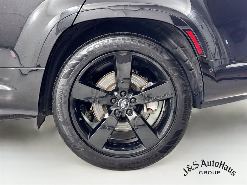 Used 2023 Land Rover Defender 130 X-Dynamic SE AWD/4WD image 41