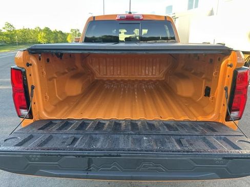 Used 2025 Chevrolet Colorado Z71 w/ Z71 Convenience Package 2 AWD/4WD image 15