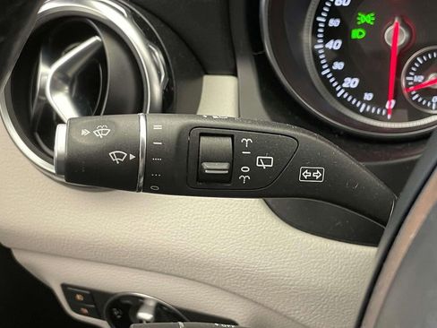 Used 2019 Mercedes-Benz GLA 250 4MATIC image 38