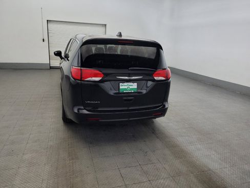Used 2023 Chrysler Voyager LX FWD image 6