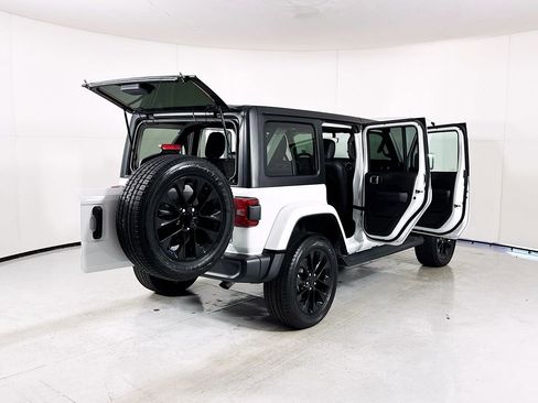 Used 2023 Jeep Wrangler Unlimited Sahara AWD/4WD image 23