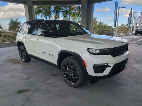 New 2025 Jeep Grand Cherokee Limited w/ Trailer Tow Package image 2