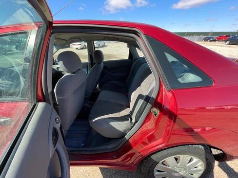 Used 2004 Ford Focus SE image 22