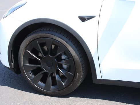 Used 2021 Tesla Model Y Long Range AWD/4WD image 11