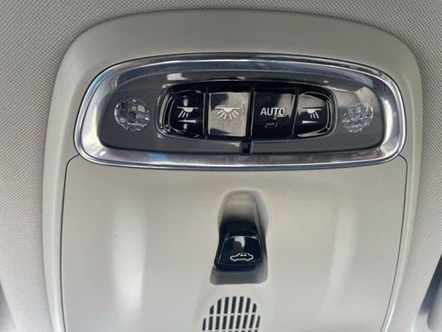 Used 2019 Volvo XC60 T5 Momentum w/ Premium Package image 17