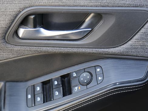 Used 2021 Nissan Rogue SV image 8