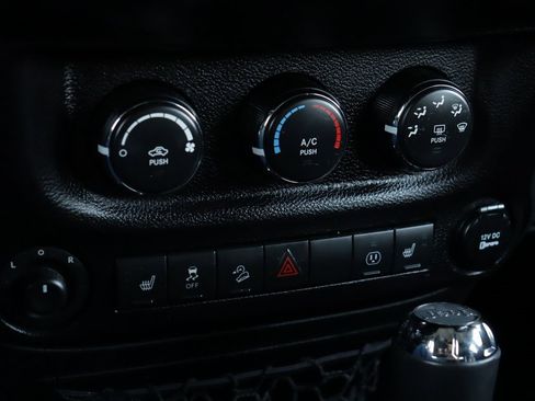 Used 2015 Jeep Wrangler Unlimited Sahara image 14