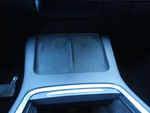 Used 2022 Tesla Model Y Long Range image 25