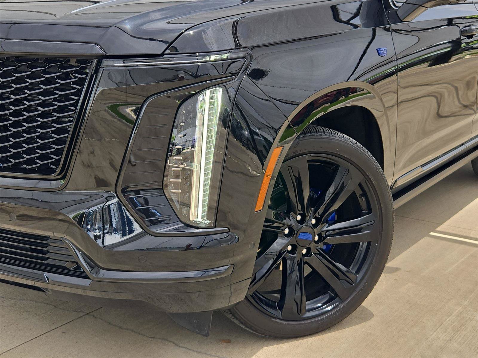 Certified 2026 Cadillac Escalade Platinum Sport w/ LPO, Floor Liner Package AWD/4WD image 7