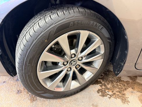 Used 2015 Toyota Camry XLE FWD image 4