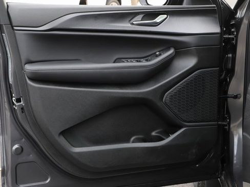 New 2025 Jeep Grand Cherokee 4WD image 15