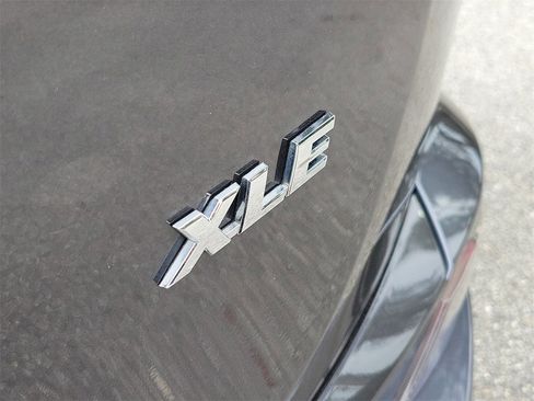 Used 2018 Toyota RAV4 XLE image 7