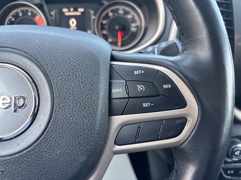 Used 2017 Jeep Cherokee Latitude w/ Comfort/Convenience Group image 25