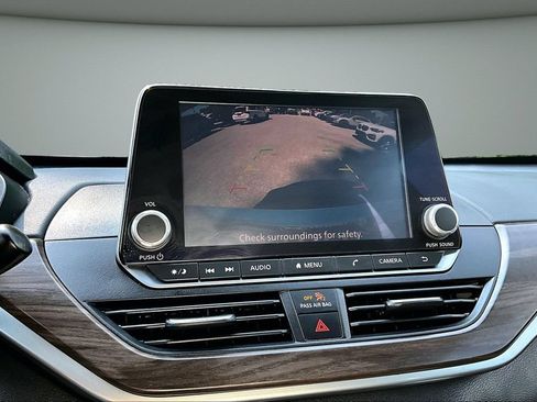 Used 2023 Nissan Altima 2.5 SV FWD image 14