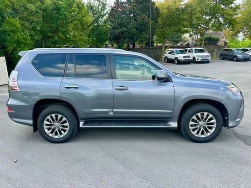 Used 2017 Lexus GX 460 Luxury w/ Preferred Accessory Package AWD/4WD image 4